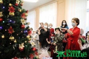 Наши дети. Подарки и поздравления с новогодними праздниками принимали воспитанники Новогрудской спецшколы