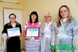 В Новогрудке поздравили матерей, которые родили малышей в Международный день мира
