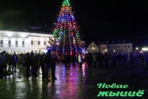 Новогодняя ночь будет яркой! Новогрудчан на городской площади ждут театрализованное представление, праздничный фейерверк и концерт