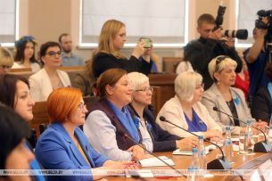 Наталья Кочанова провела встречу с представительницами Белорусского союза женщин Гродненской области. Во встрече приняла участие делегация Новогрудского района