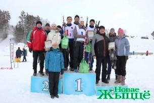 Команда центральной районной больницы победила в эстафетной гонке среди руководящих работников на «Новогрудской лыжне-2021»