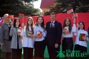 В Новогрудке состоялся митинг, посвященный государственным символам Республики Беларусь