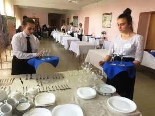 Конкурс профессионального мастерства будущих официантов прошел в Новогрудском сельскохозяйственном лицее