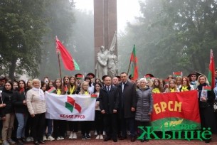 Мы – вместе! Митинги, посвященные Дню народного единства, прошли в Новогрудке
