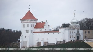 В Старом замке в Гродно начались археологические раскопки вдоль фасада дворца
