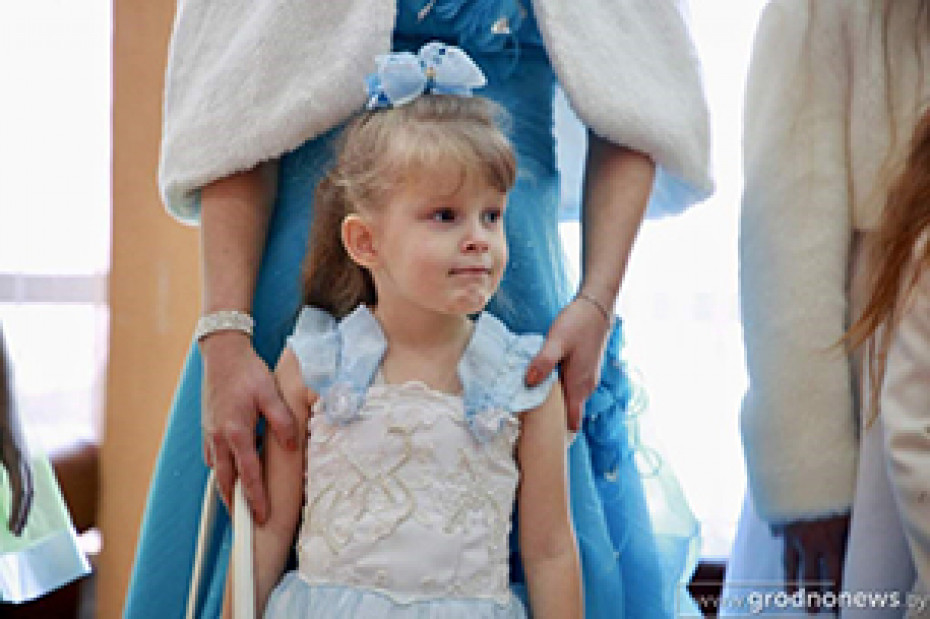 «Новогодняя сказка для принцесс». В Гродно прошла благотворительная акция городской организации Белорусского союза женщин