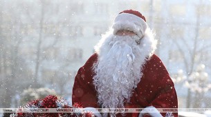 Библиобус с Дедом Морозом и Снегурочкой будет курсировать по деревням Гродненского района