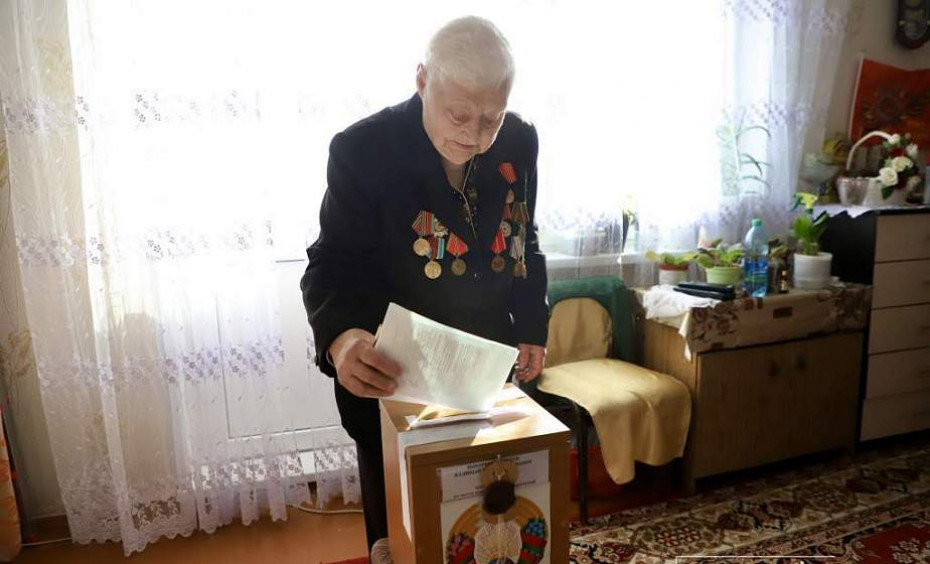 Благодаря возможности проголосовать на дому ветеран Великой Отечественной войны Раиса Сидлова не пропустила ни одни выборы