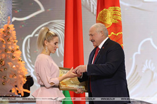 Аляксандр Лукашэнка ўручыў прэміі 
